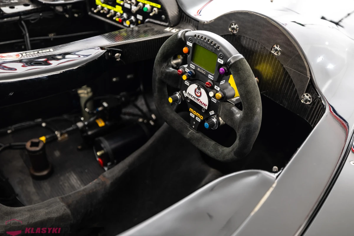 Lola B11/43 z 2011 roku - Wielka Brytania