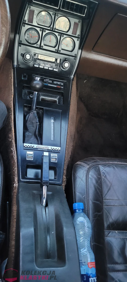Chevrolet Corvette C3 1978 silnik 5,7l 220KM