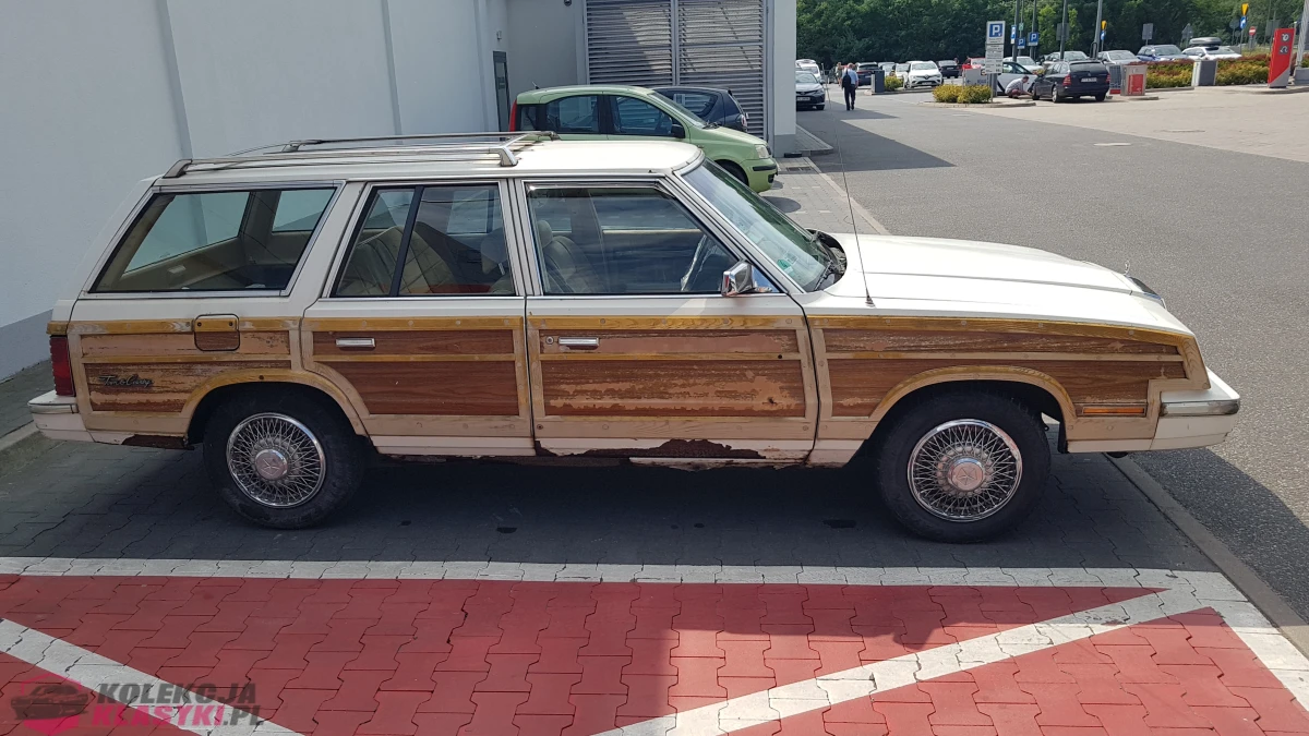 Chrysler LeBaron Town&Country Station Wagon - 1984 r.