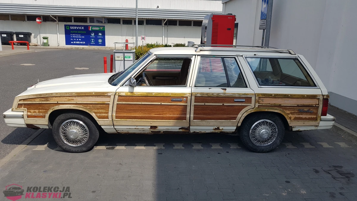 Chrysler LeBaron Town&Country Station Wagon - 1984 r.