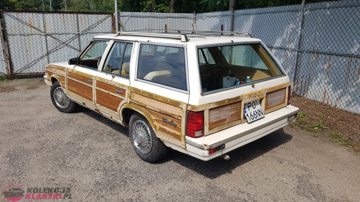 Chrysler LeBaron Town&Country Station Wagon - 1984 r.