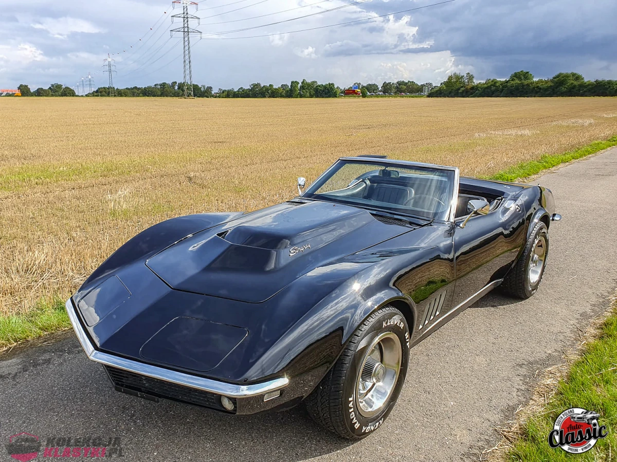 Chevrolet Corvette C3 czarny, kabriolet z 1968 roku, silnik 5,4l o mocy 350KM, skrzynia manualna