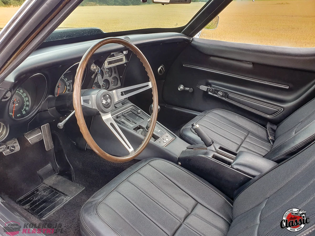 Chevrolet Corvette C3 czarny, kabriolet z 1968 roku, silnik 5,4l o mocy 350KM, skrzynia manualna
