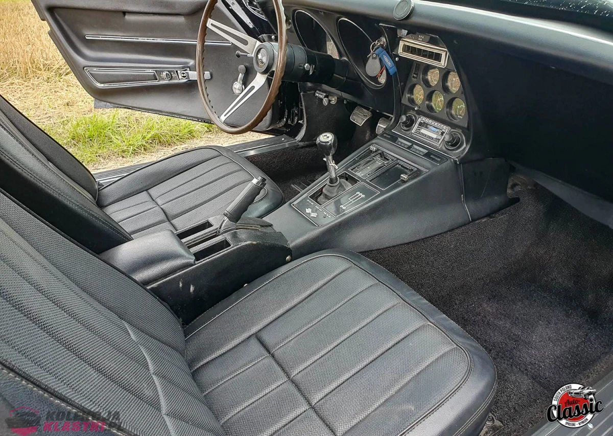 Chevrolet Corvette C3 czarny, kabriolet z 1968 roku, silnik 5,4l o mocy 350KM, skrzynia manualna