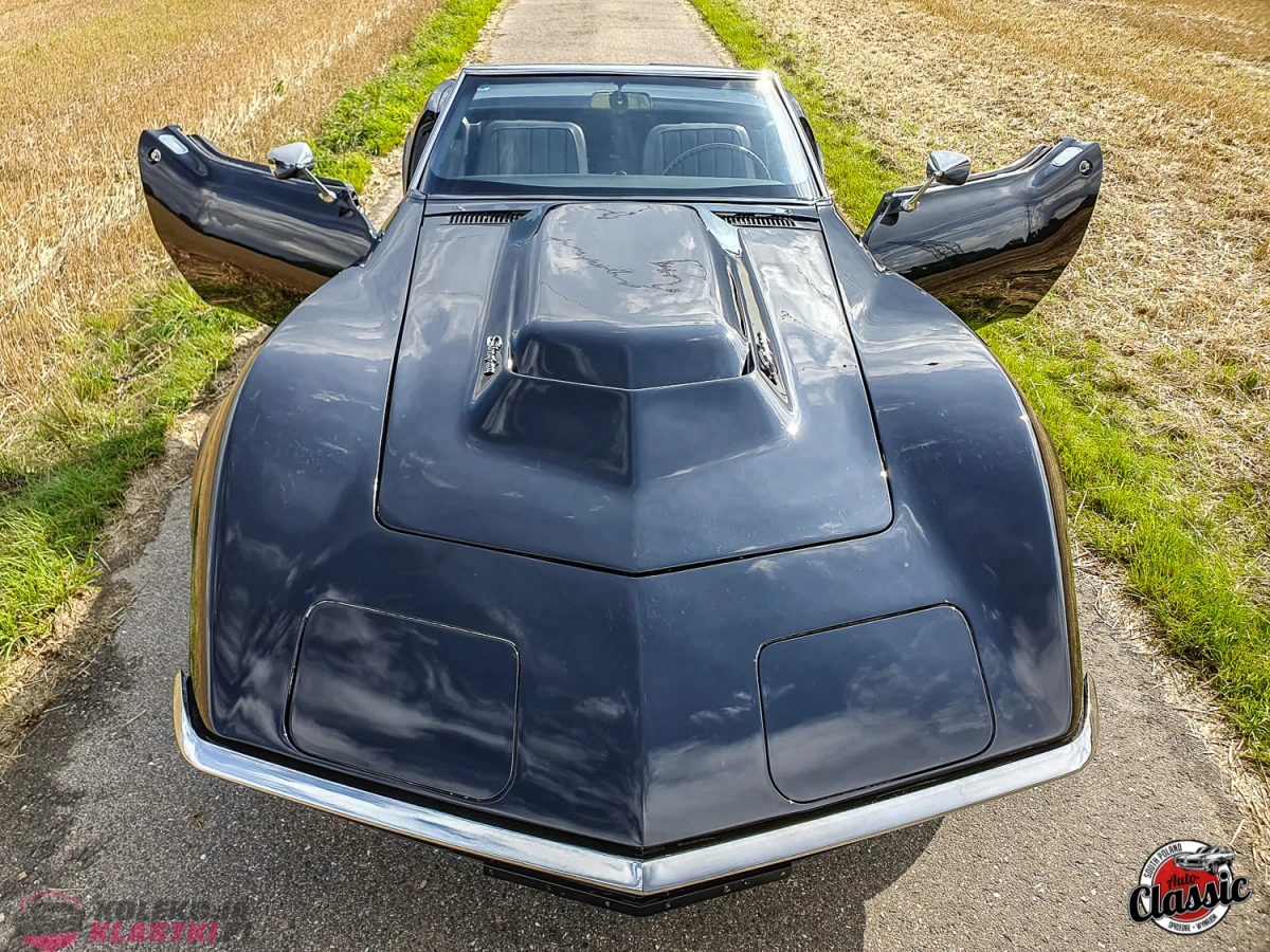 Chevrolet Corvette C3 czarny, kabriolet z 1968 roku, silnik 5,4l o mocy 350KM, skrzynia manualna