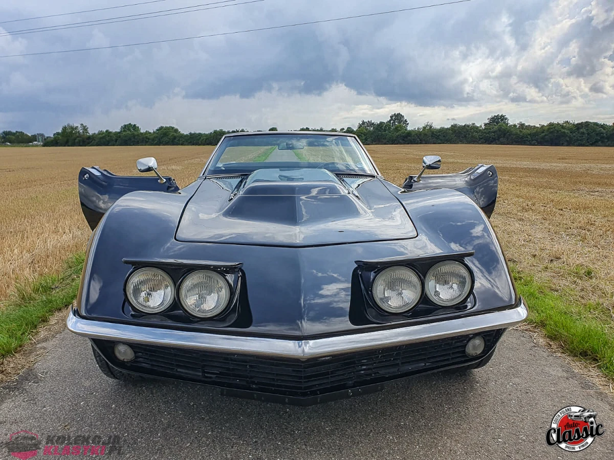 Chevrolet Corvette C3 czarny, kabriolet z 1968 roku, silnik 5,4l o mocy 350KM, skrzynia manualna