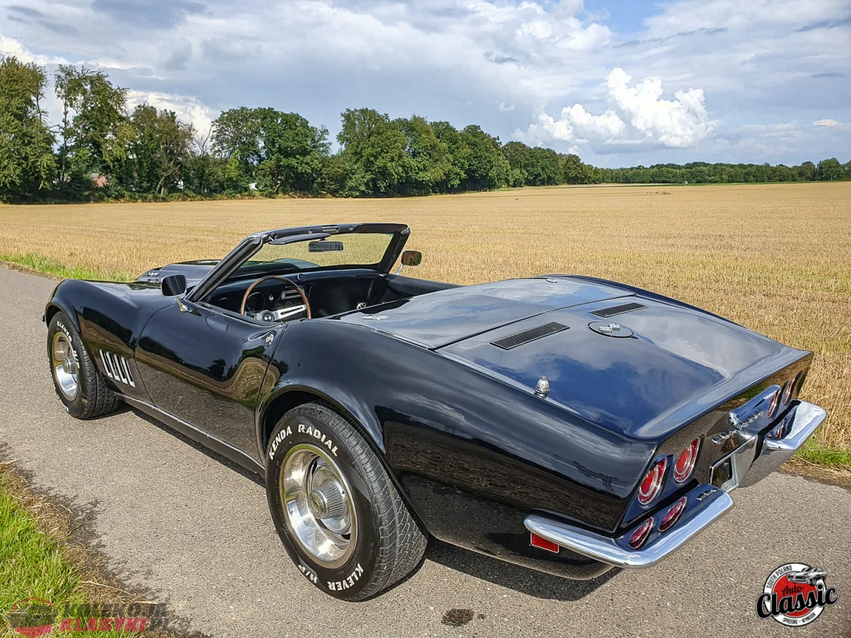 Chevrolet Corvette C3 czarny, kabriolet z 1968 roku, silnik 5,4l o mocy 350KM, skrzynia manualna