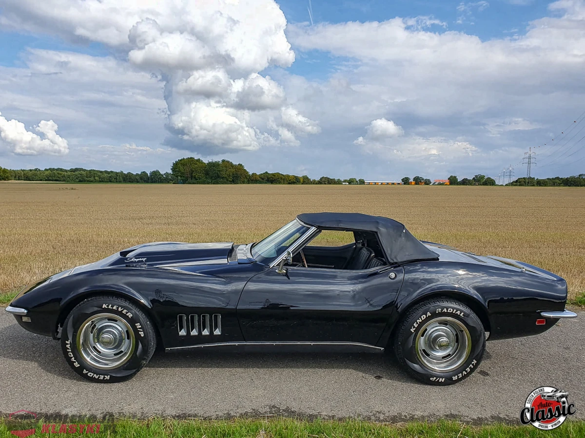 Chevrolet Corvette C3 czarny, kabriolet z 1968 roku, silnik 5,4l o mocy 350KM, skrzynia manualna