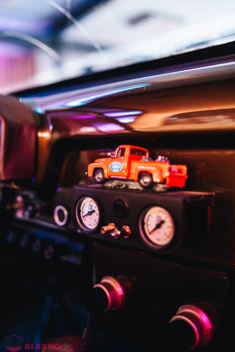 FORD F100