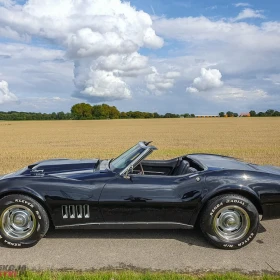 Chevrolet Corvette C3 czarny, kabriolet z 1968 roku, silnik 5,4l o mocy 350KM, skrzynia manualna