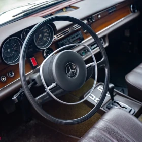 Mercedes Benz 280 SE z 1972 roku, silnik 4,5l o mocy 199 złoty