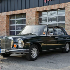 Mercedes-Benz 280 S 1971 roku, silnik 2,8l o mocy 130km Mercedes-Benz 280 Mercedes 280 S z 1971 roku, silnik 2,8l o mocy 130km