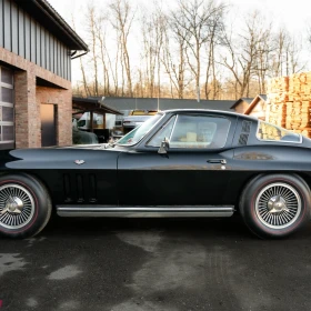  Chevrolet Corvette C2 Coupe