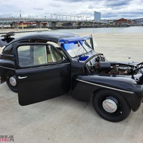Volvo PV 444 - 1947 rok