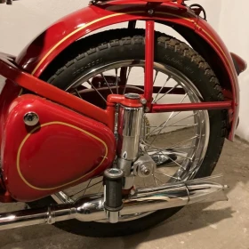 Jawa Perak typ 11 z 1954 roku.